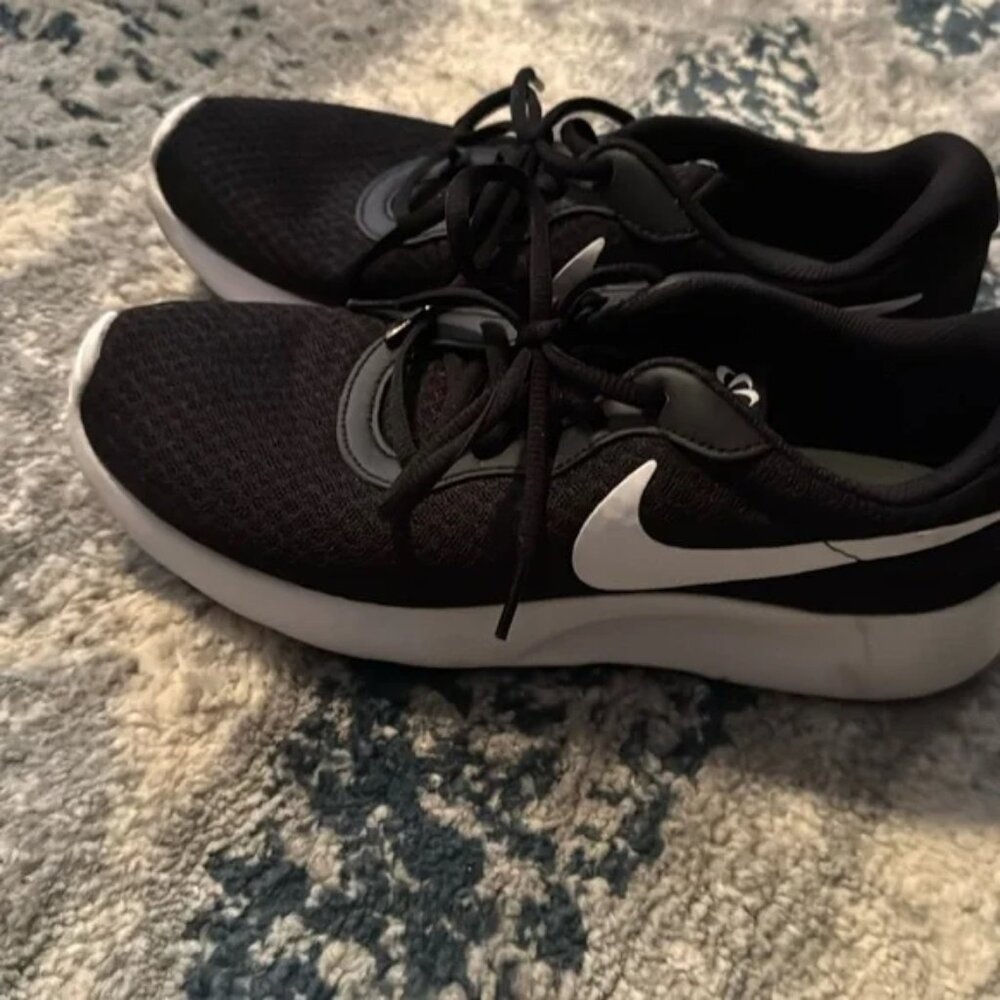Nike Tanjun Black Womens Size 9 US